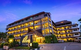 โรงแรม ปั้นหยา รีสอร์ท